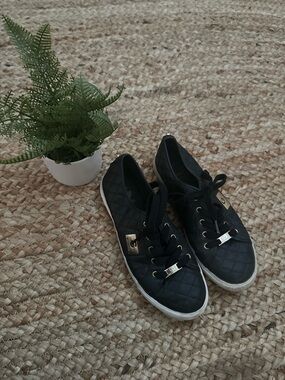 BLACK GUESS SNEAKERS
